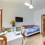 Appartement Elvi By Interhome Umag