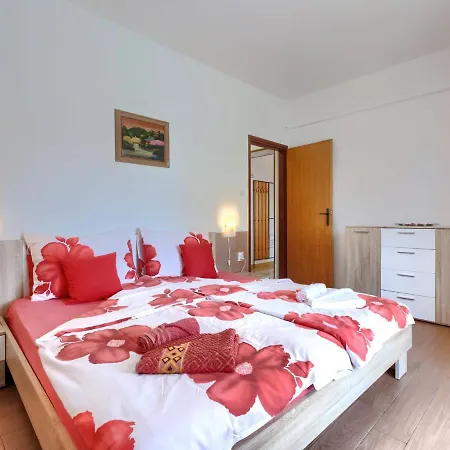 Apartman Elvi - Uma106 By Interhome *